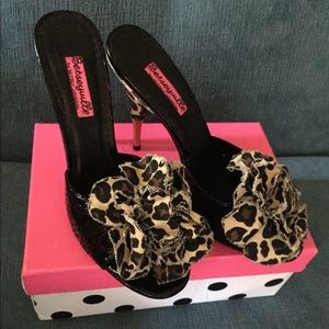 NWOT Woman's Slide on shoes